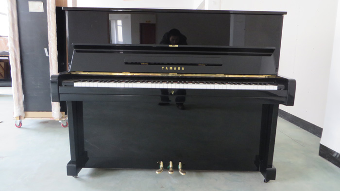 YAMAHA  U1E