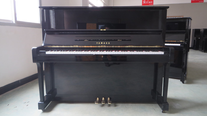 YAMAHA  U1H